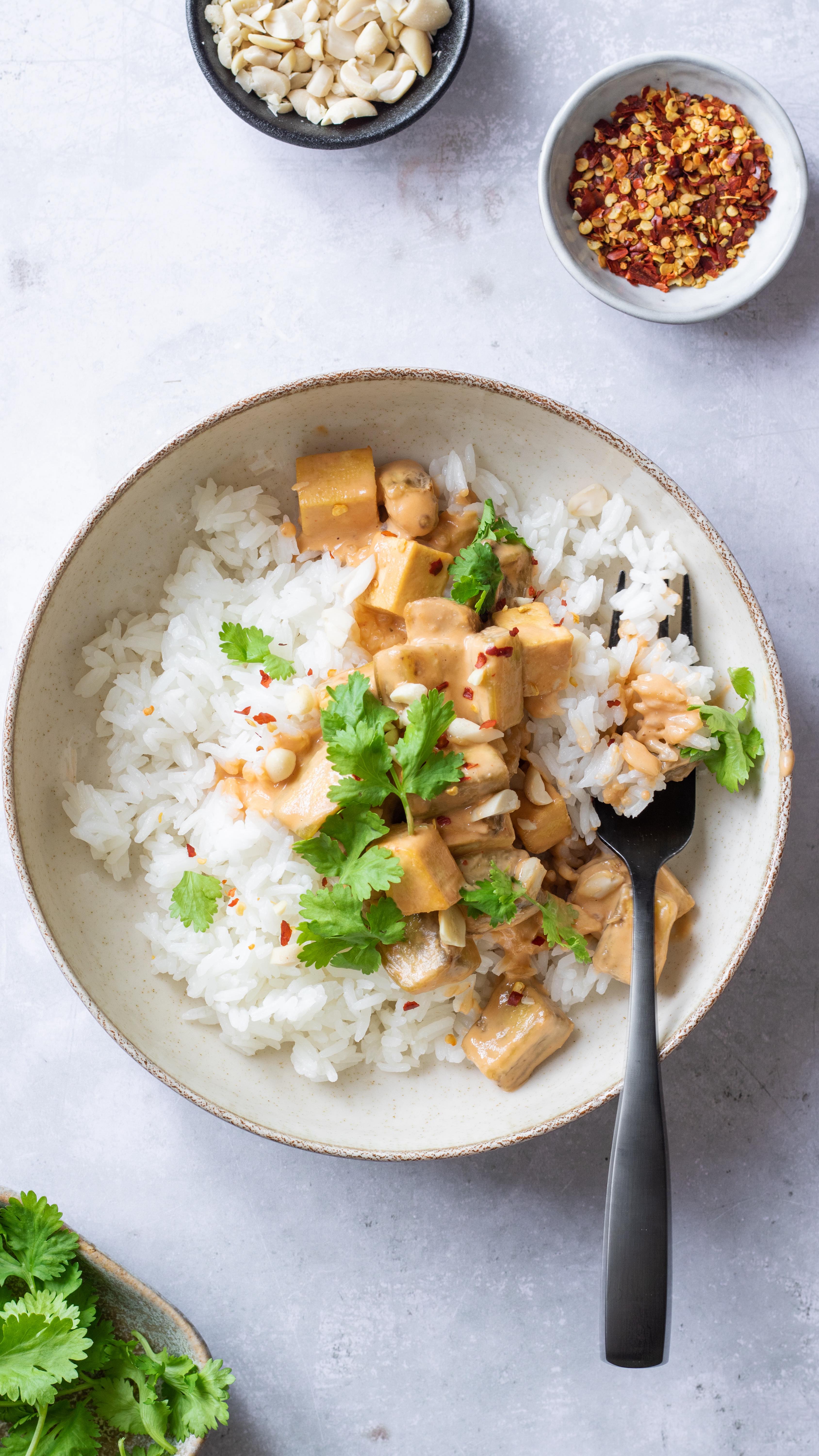 Přidávám několik dalších receptů, které v poslední době vyšly na @forbescooking . Jde opět o mix vege i masových receptů. Najdete mezi nimi například tofu s lilkem v arašídové omáčce, kaši s červenou řepou, datlový shake nebo skvělou hrachovou kaši. Všechny recepty najdete na life.fobes.cz - proklik přes link v biu 👆
#recepty #zdraverecepty #vegetarianskerecepty #maso #dobrejidlo #vareni #jidlo #jidlojelaska #dnesvarim #vejce #lusteniny #cervenarepa #zelenina