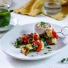 Zeleninové špízy s halloumi, špenátovým pestem a rajčatovým dipem
