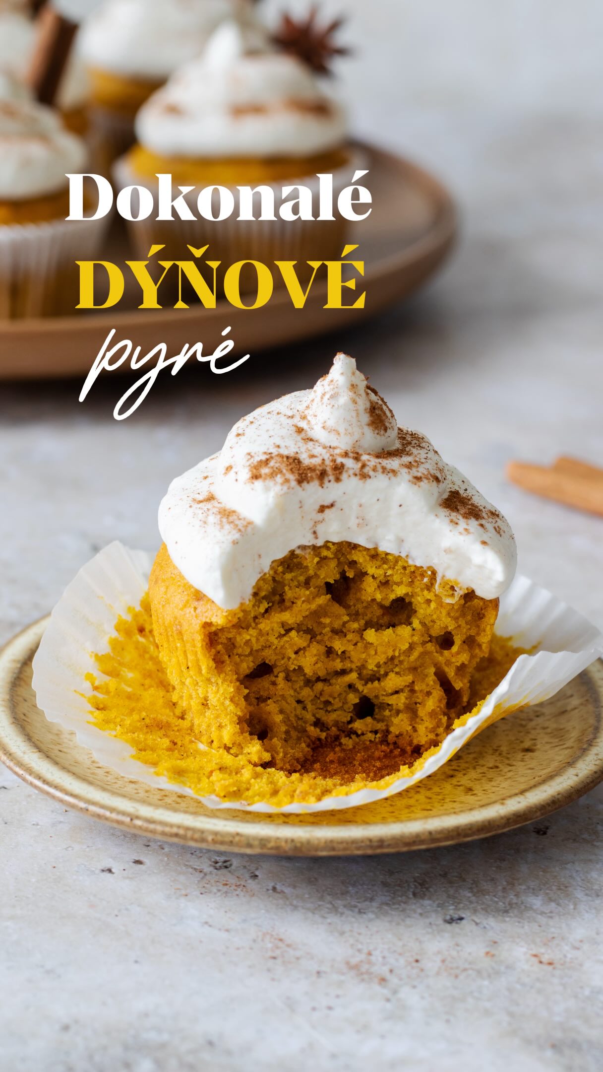Dýňové pyré - recept, který budete na podzim rozhodně potřebovat 🍁🧡Bez hladkého pyré se neobejde oblíbené pumpkin latté, báječné těstoviny s daňovou omáčkou, ani například vláčné a voňavé cupcakes. Tak si ji uložte, ať jste ready na všechny ty výborné podzimní recepty, které na vás začnou vyskakovat.

1) Dýni hokkaido umyjte a osušte.
2) Překrojte napůl a vydlabejte pomocí lžíce. Pak odřízněte stopky.
3) Obě “polokoule” ještě znovu překrojte a na plechu vyloženém pečicím papírem opět spojte – získáte tak dvě “polokoule”.
4) Pečte při 190 °C 45 – 50 minut.
5) Upečenou dýni přendejte do mísy a nechte chvíli chladnout.
5) Rozmixujte tyčovým mixérem.
7) Pyré přes cedník propasírujte do čisté mísy.
8) Přendejte do skleniček a uzavřete. V lednici vydrží týden až 10 dní, v mrazáku déle.
#dyne #dynovepyre #zdravi #podzim #jidlo
