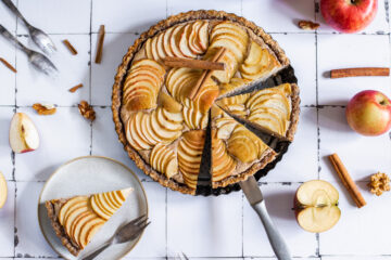 jablečný koláč s tvarohovo-ořechovou náplní