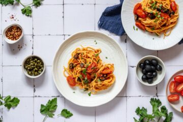 špagety puttanesca neboli spaghetti alla puttanesca