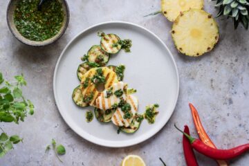 Grilovaný ananas s halloumi