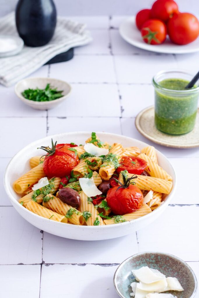 těstoviny s pečenými rajčaty