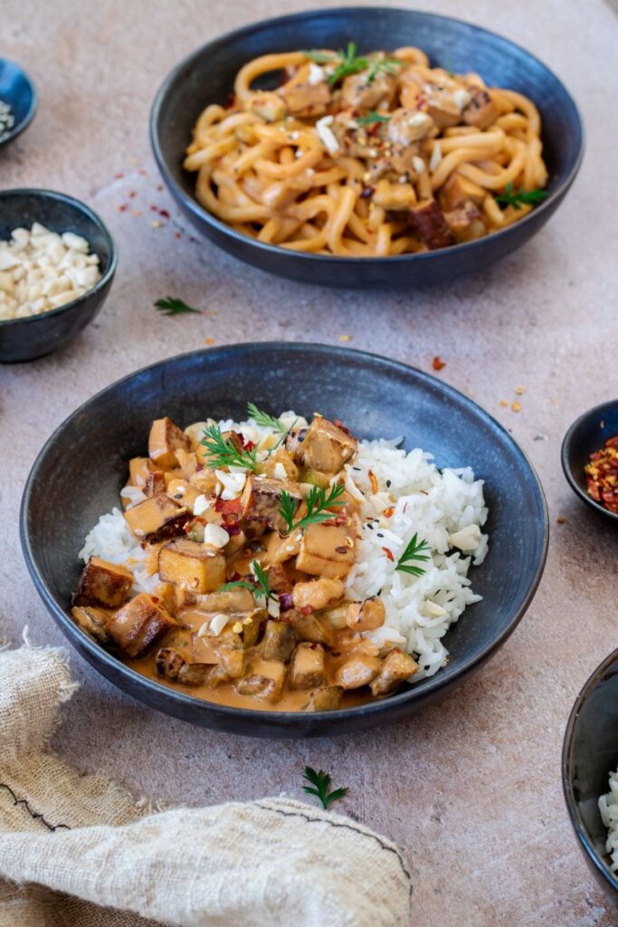 lilek s tofu v arašídové omáčce