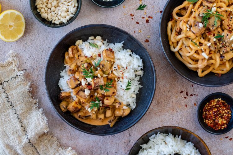 lilek s tofu v arašídové omáčce