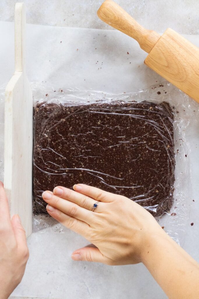 příprava datlových brownies - tvarování