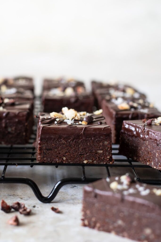 nepečené datlové brownies s kávou